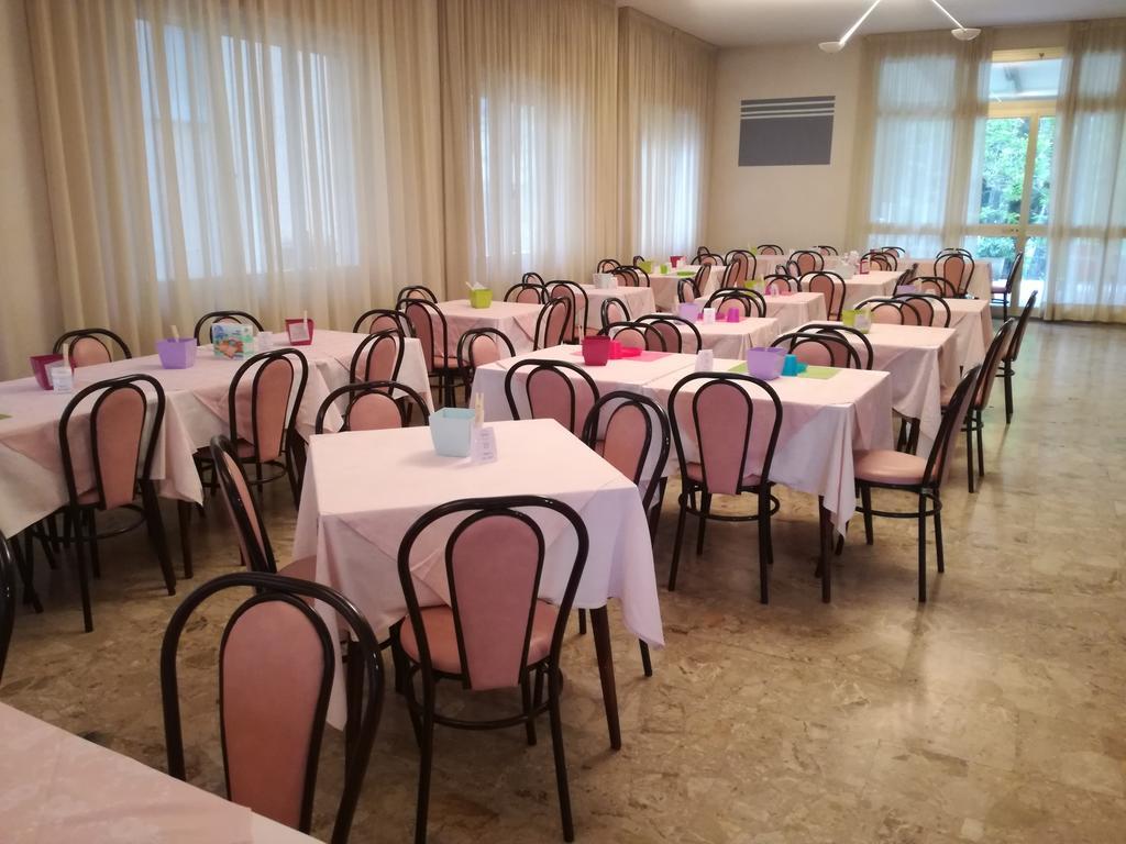Albergo B&B Serafini Ріміні Екстер'єр фото